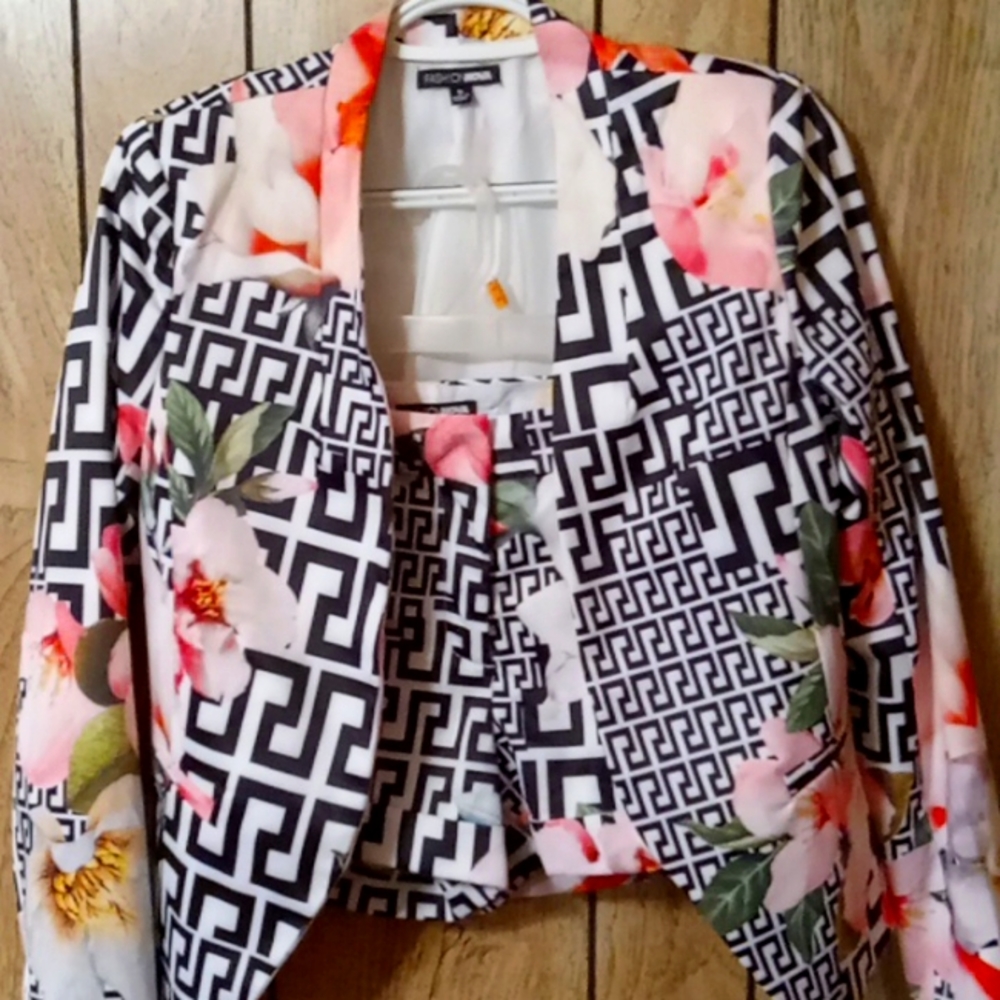 Fashion Nova Floral Blazor and shorts set